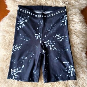 Under Armour Women’s Black Floral Printed Bike Shorts